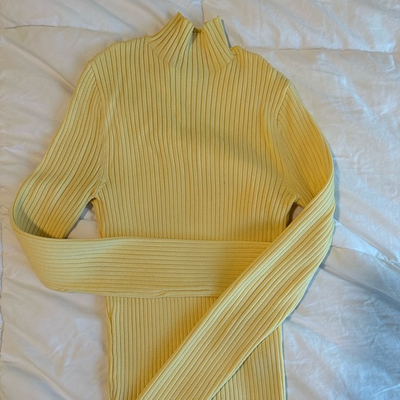 ZARA Turtleneck - Picture 4 of 7